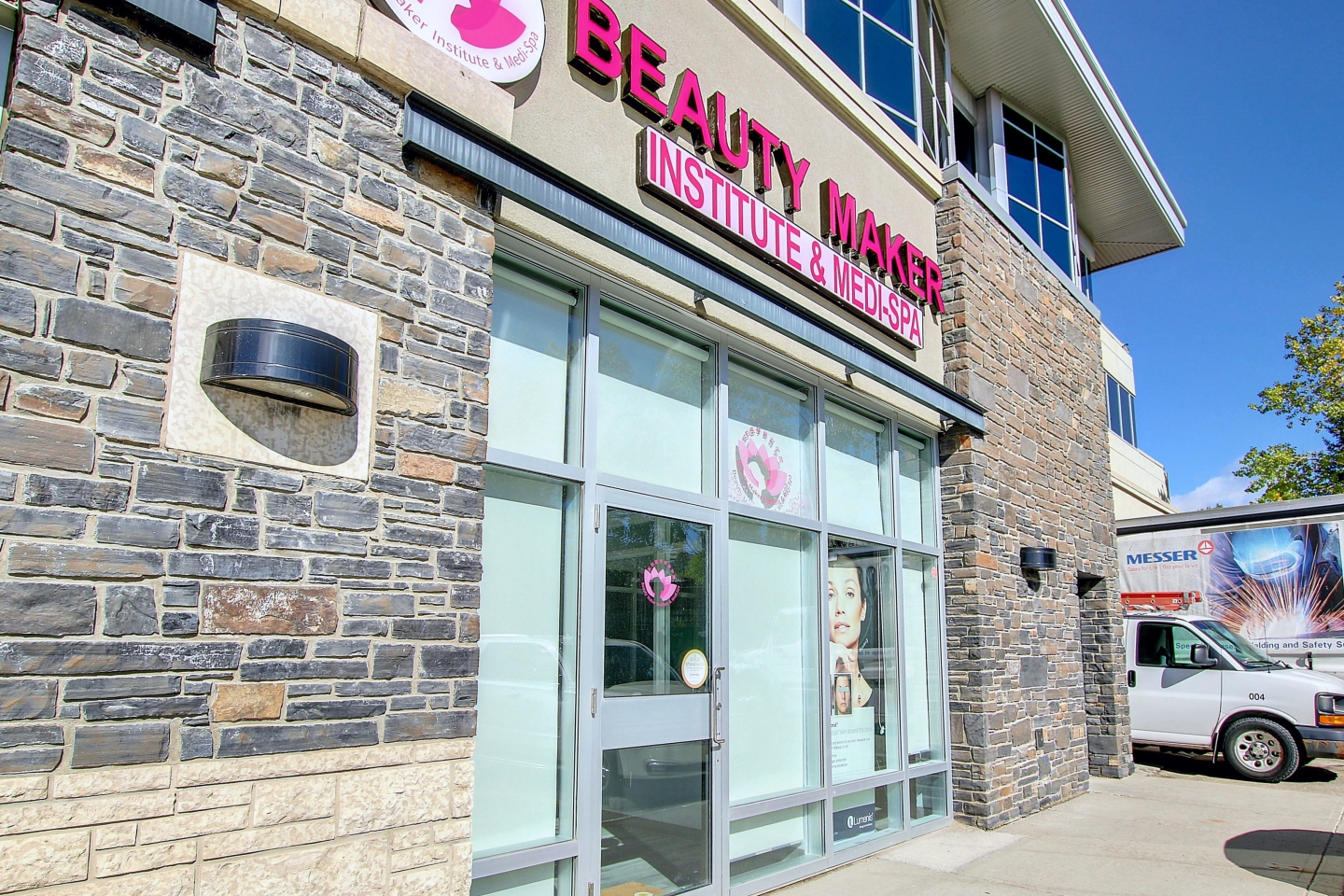 03.MLS_Ready.14-600_Crowfoot_Cres_NW.036838