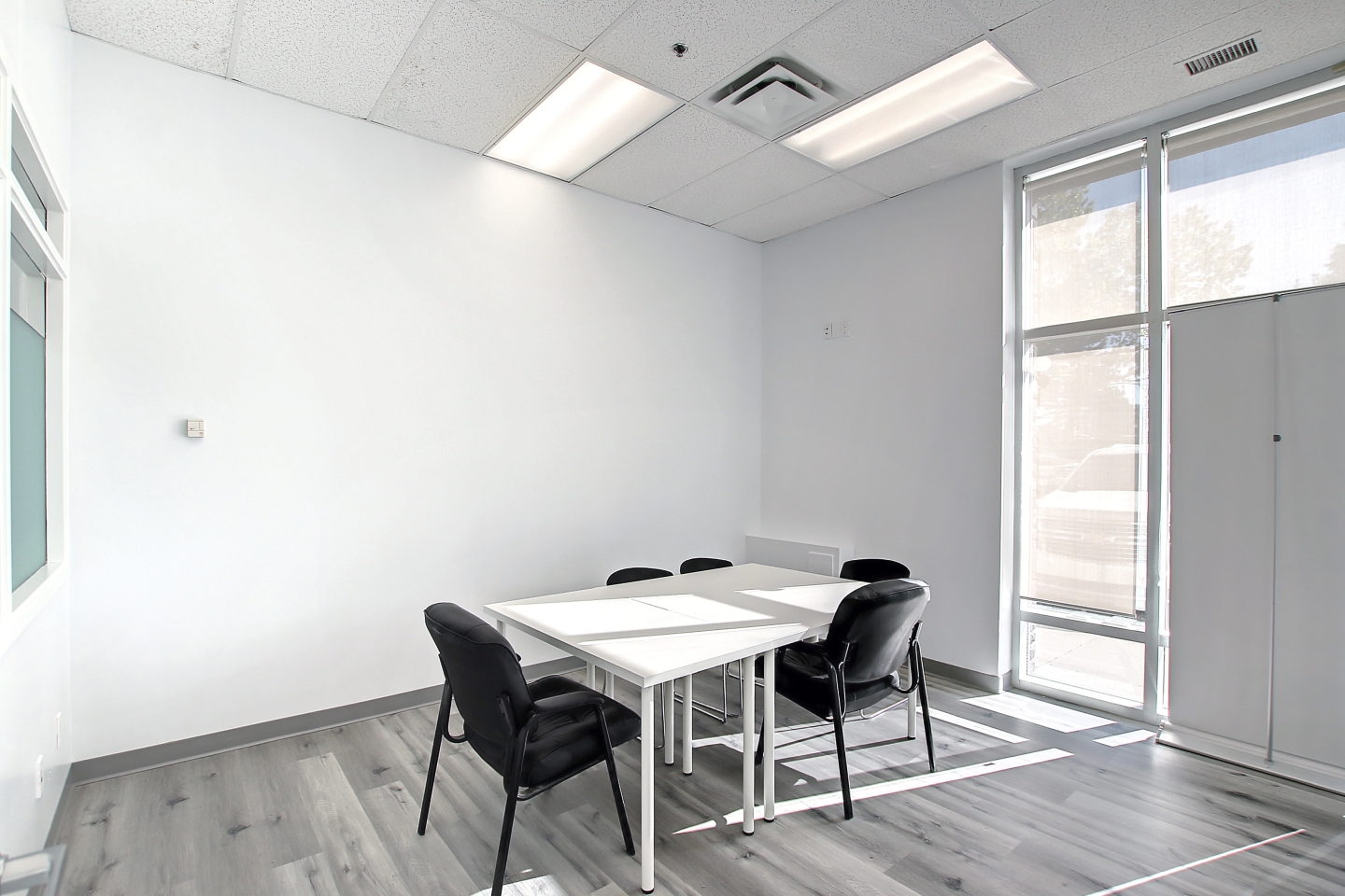 08.MLS_Ready.14-600_Crowfoot_Cres_NW.036838