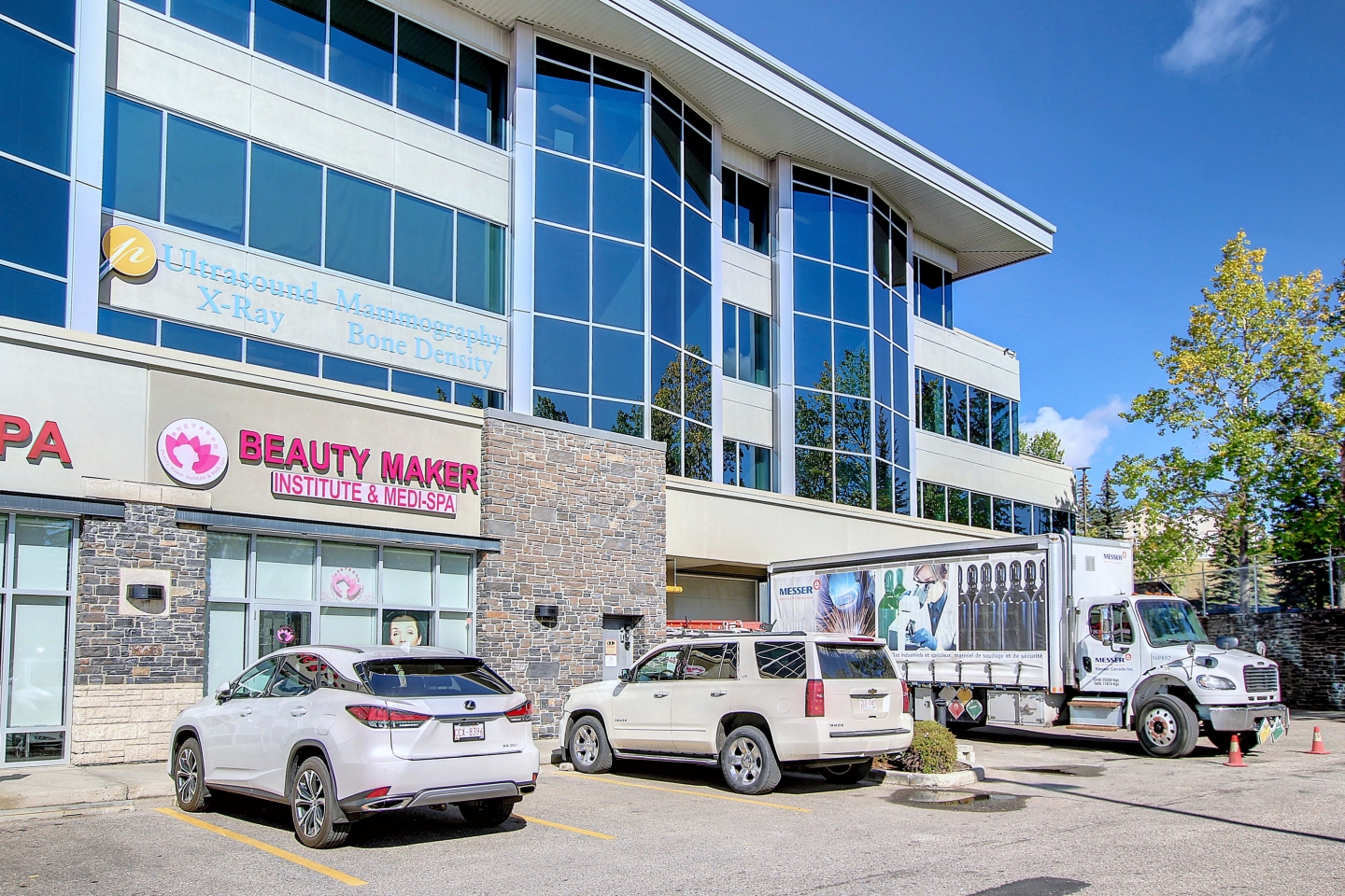 27.MLS_Ready.14-600_Crowfoot_Cres_NW.036838